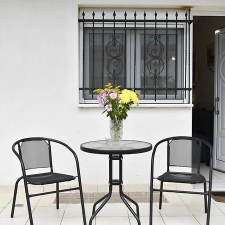 Petit House Under The Rocks Apartment *