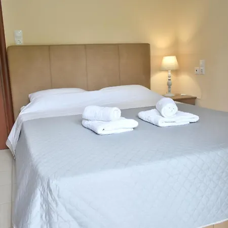 Petit House Under The Rocks Kalambaka