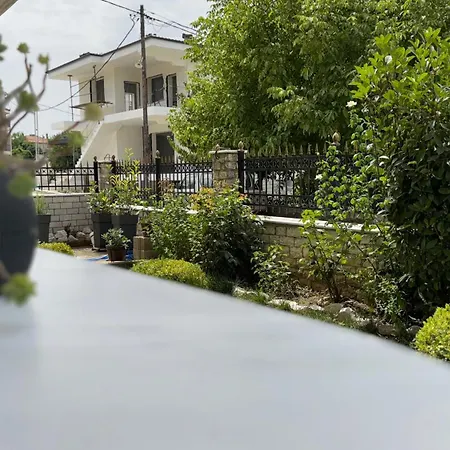 Petit House Under The Rocks Kalampaka