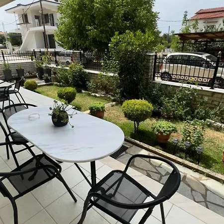 Petit House Under The Rocks