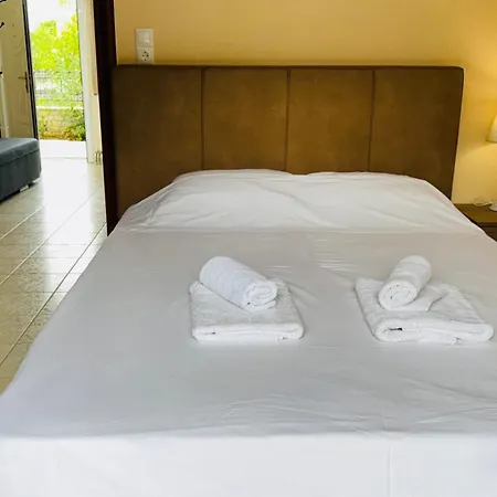 Petit House Under The Rocks Apartment *