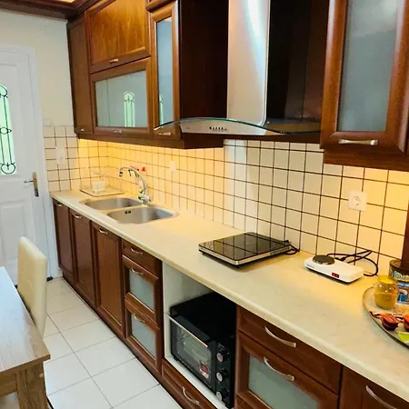 Petit House Under The Rocks * Kalambaka