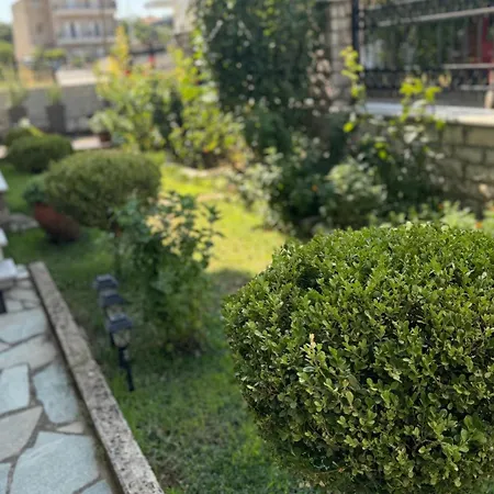 Petit House Under The Rocks Apartment