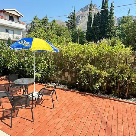 Lägenhet Petit House Under The Rocks Kalampaka