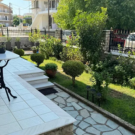 Petit House Under The Rocks Kalampaka