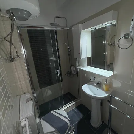 Lägenhet Petit House Under The Rocks Kalampaka