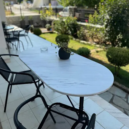 Petit House Under The Rocks Kalambaka