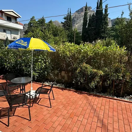 Petit House Under The Rocks Apartment *