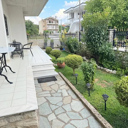 Petit House Under The Rocks Apartment