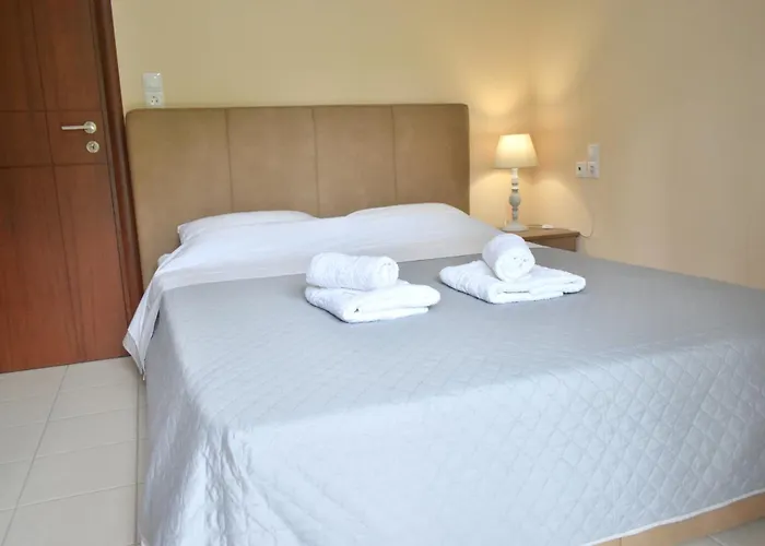 Petit House Under The Rocks Kalampaka