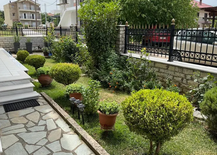 Petit House Under The Rocks Lägenhet Kalampaka