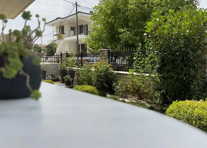 Petit House Under The Rocks Kalampaka