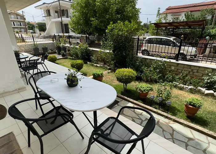 Petit House Under The Rocks