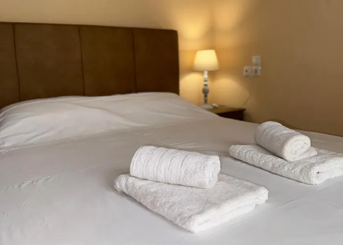 Petit House Under The Rocks Kalambaka