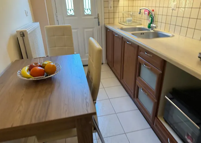 Petit House Under The Rocks Kalampaka