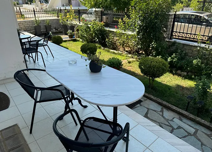 Petit House Under The Rocks