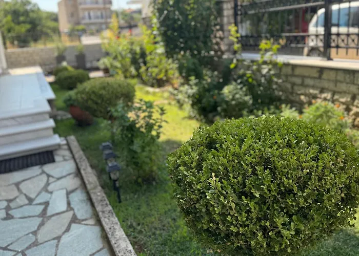 Petit House Under The Rocks Apartment