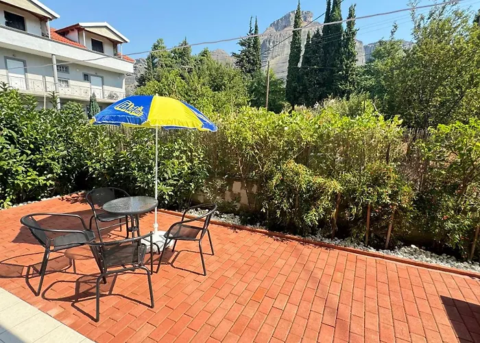 Lägenhet Petit House Under The Rocks Kalampaka