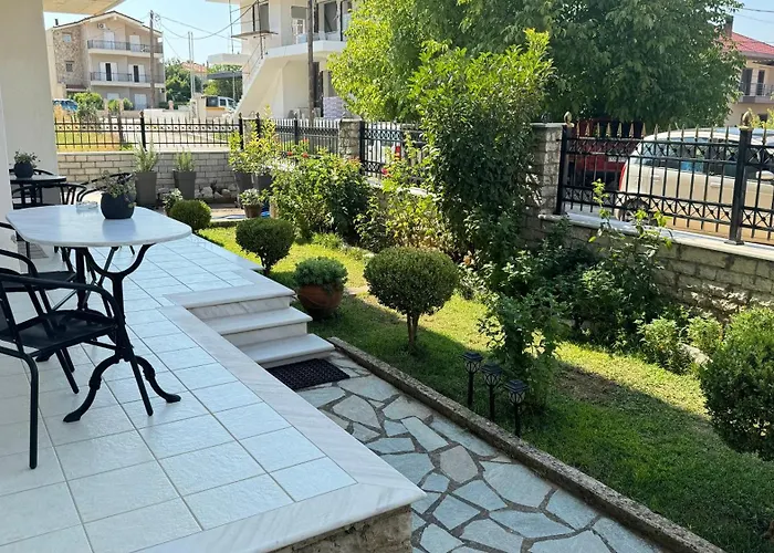 Petit House Under The Rocks Kalampaka