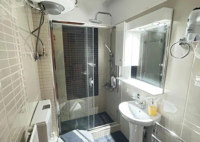 Petit House Under The Rocks Lägenhet Kalampaka