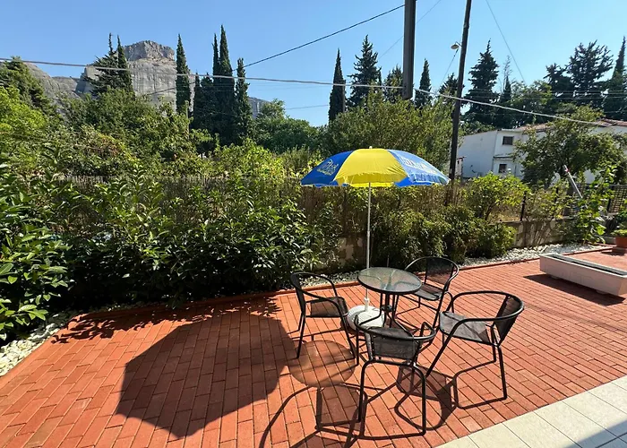 Petit House Under The Rocks Kalampaka