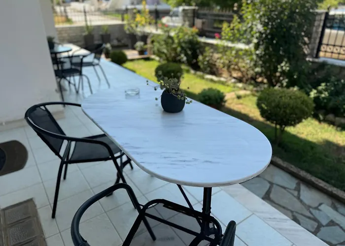 Petit House Under The Rocks Kalambaka