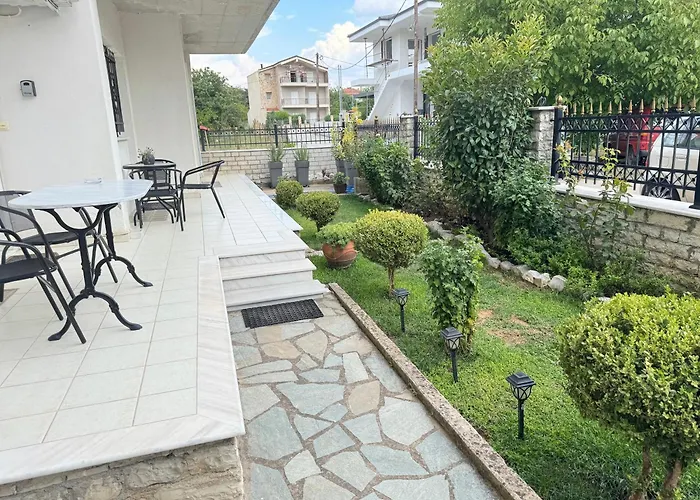 Petit House Under The Rocks Apartment