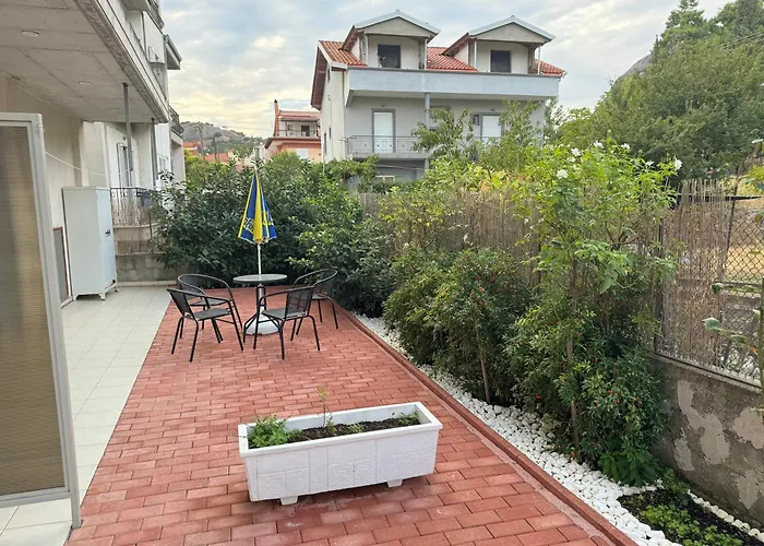 Petit House Under The Rocks Apartment *